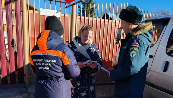 Профилактический рейд провели специалисты муниципальной пожарной охраны Магадана