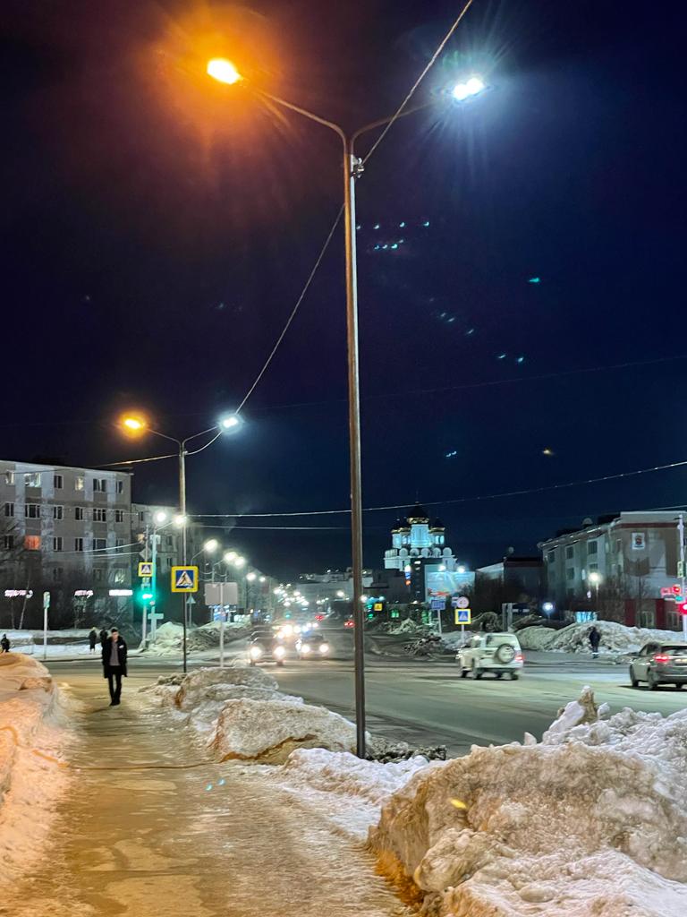 Мэрия города Магадана :: Новости :: Жители Магадана: Сейчас и тротуар, и  сам перекресток хорошо освещены