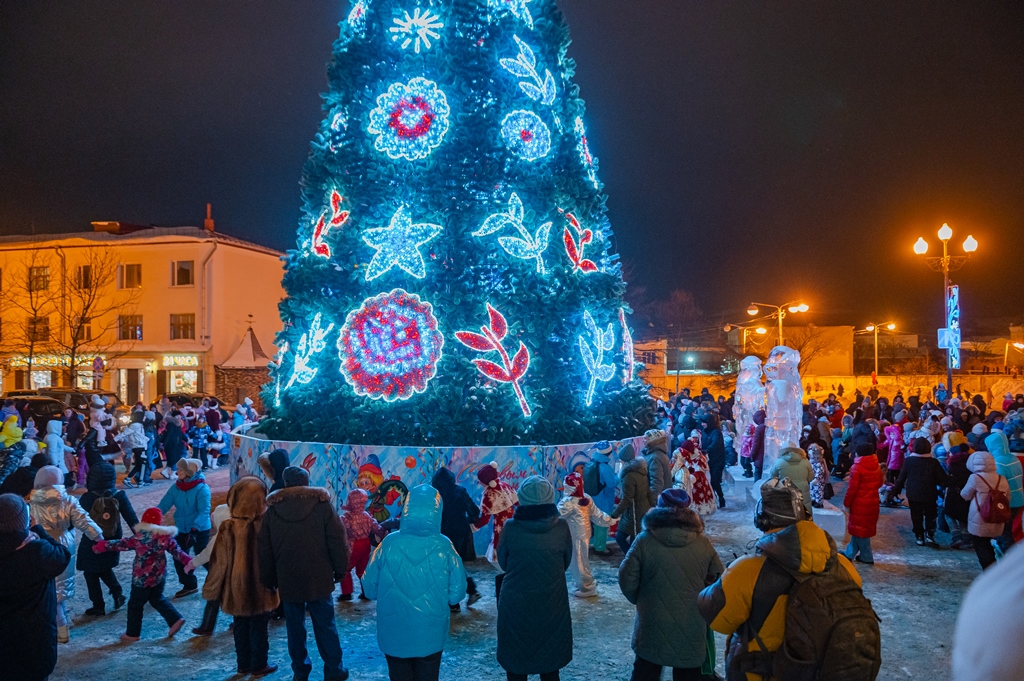 Во сколько в магадане новый год. Новогодний магадан. магадан новый год. магадан новый год 2025. новогодние гуляния.