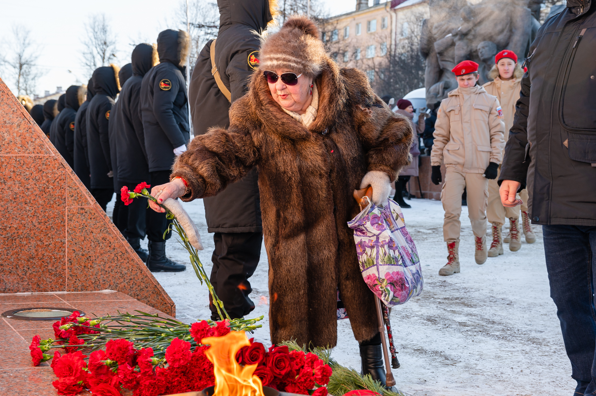 Похороны дочери мэра магадана. Монумент узел памяти Магадан. Узел памяти Магадан. Узел памяти Магадан фото. Сквер возле узла памяти Магадан фото.